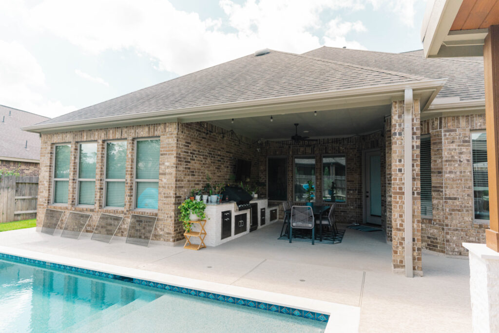 image of exterior windows cleaned by Opus Window Cleaning for a Tomball home.